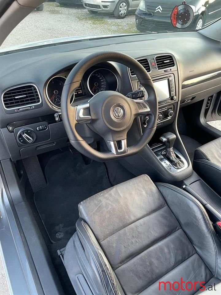 2009' Volkswagen Golf photo #5