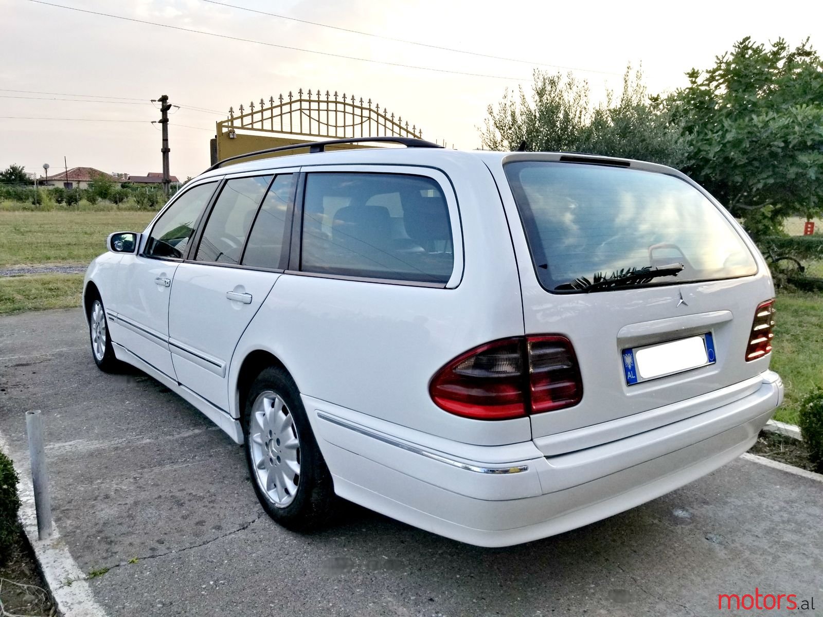 2000' Mercedes-Benz 220E photo #2