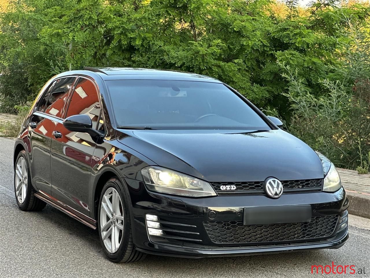 2016' Volkswagen Golf photo #2