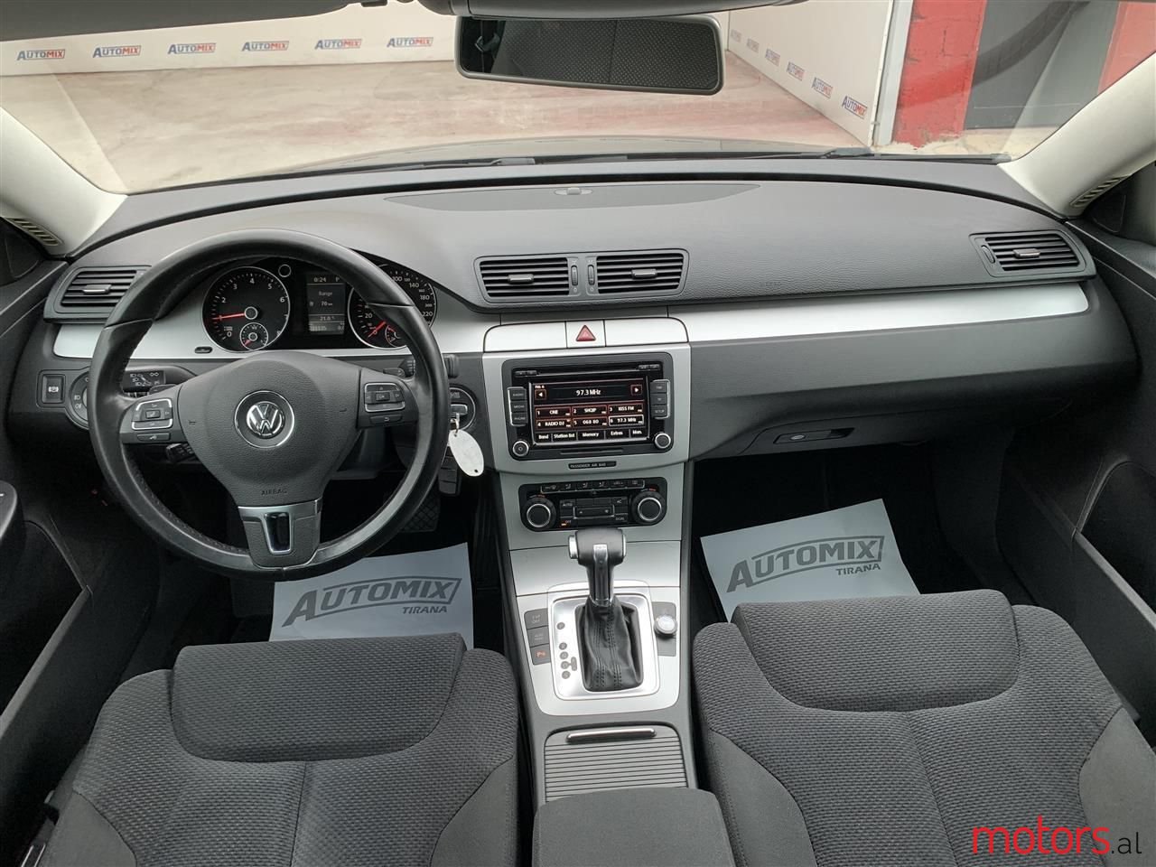 2010' Volkswagen Passat photo #4