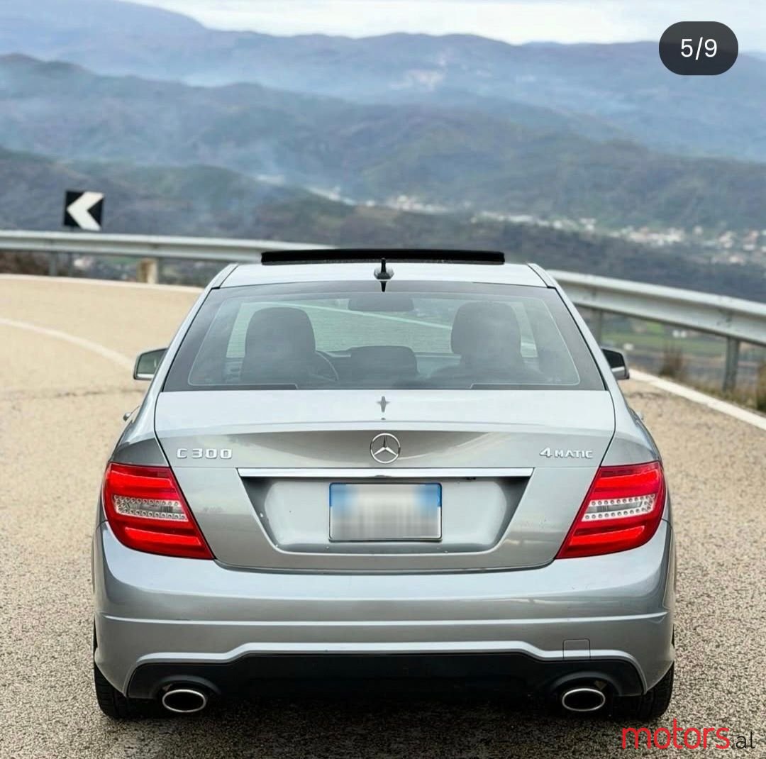 2012' Mercedes-Benz C 300 photo #3