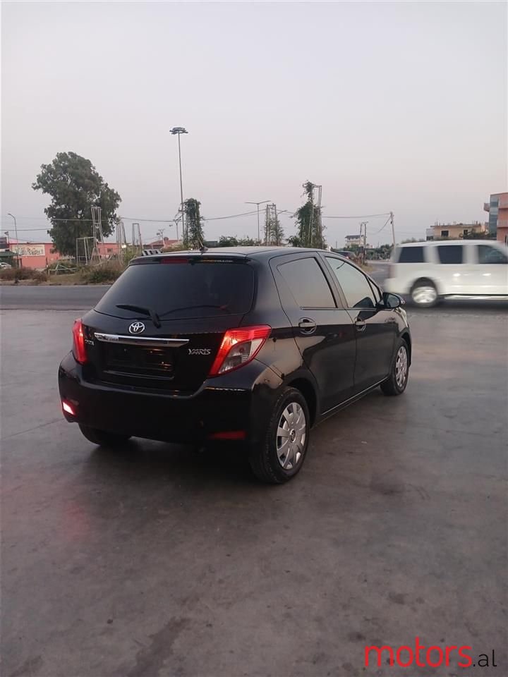 2013' Toyota Yaris photo #4
