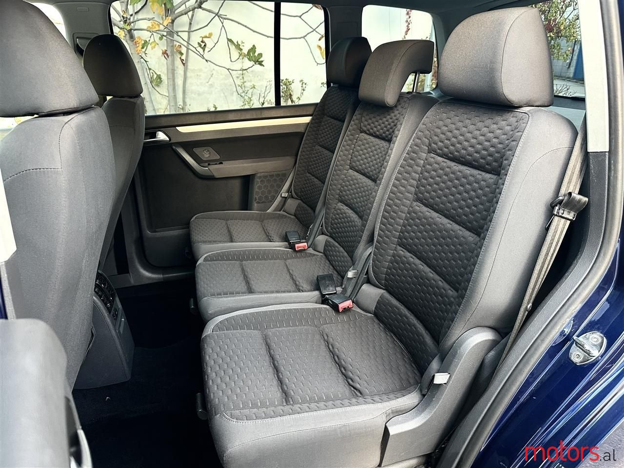 2007' Volkswagen Touran photo #2