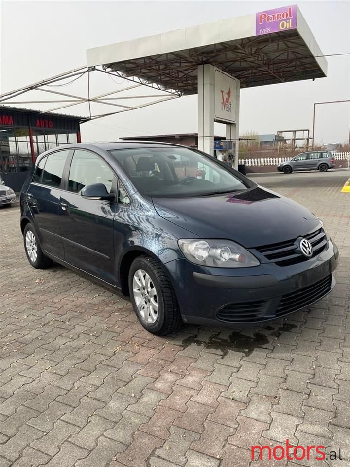 2005' Volkswagen Golf photo #2