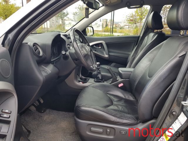 2006' Toyota RAV4 photo #3