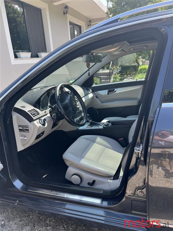 2009' Mercedes-Benz 200 photo #4