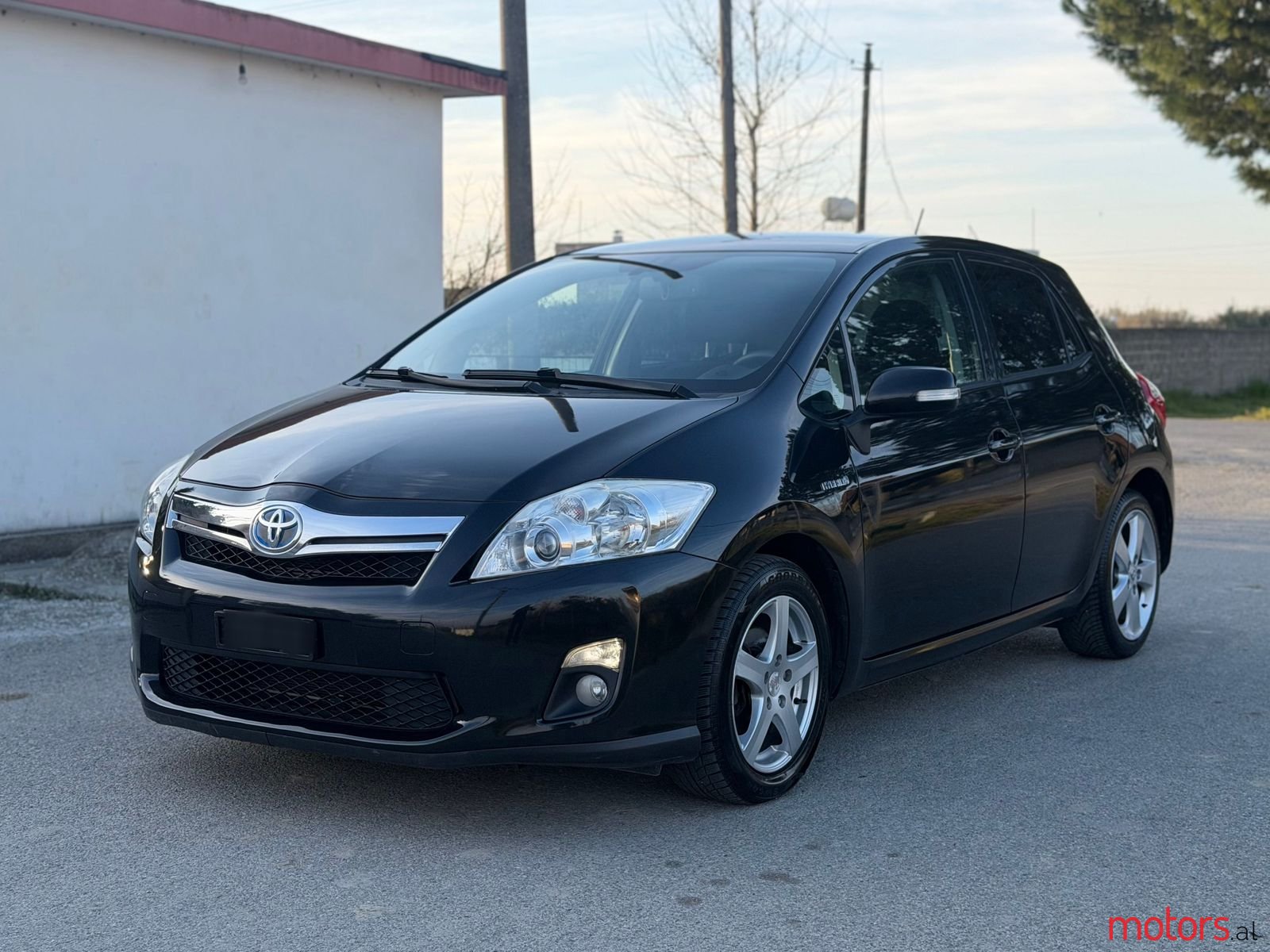 2012' Toyota Auris photo #1