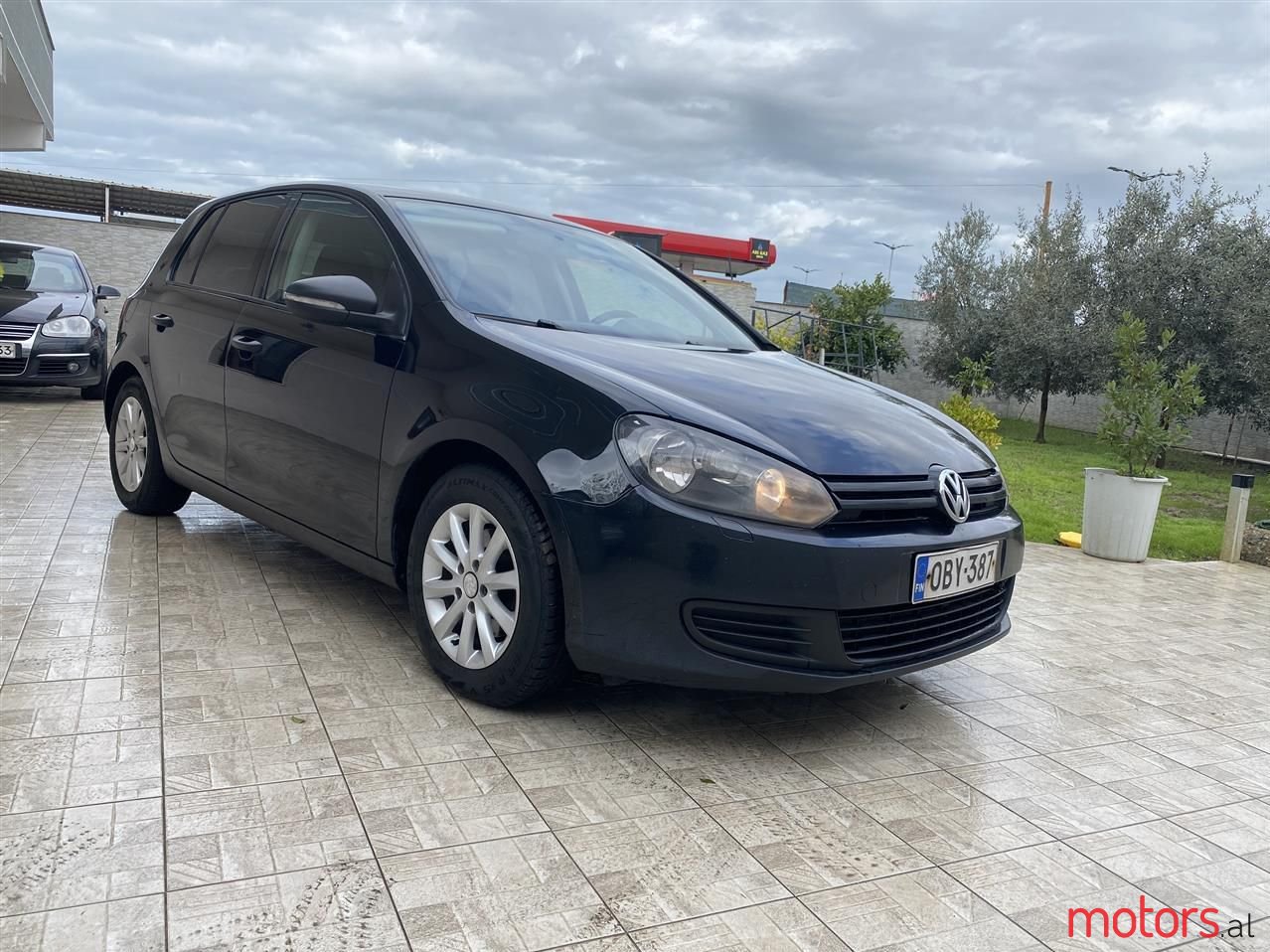 2010' Volkswagen Golf photo #2