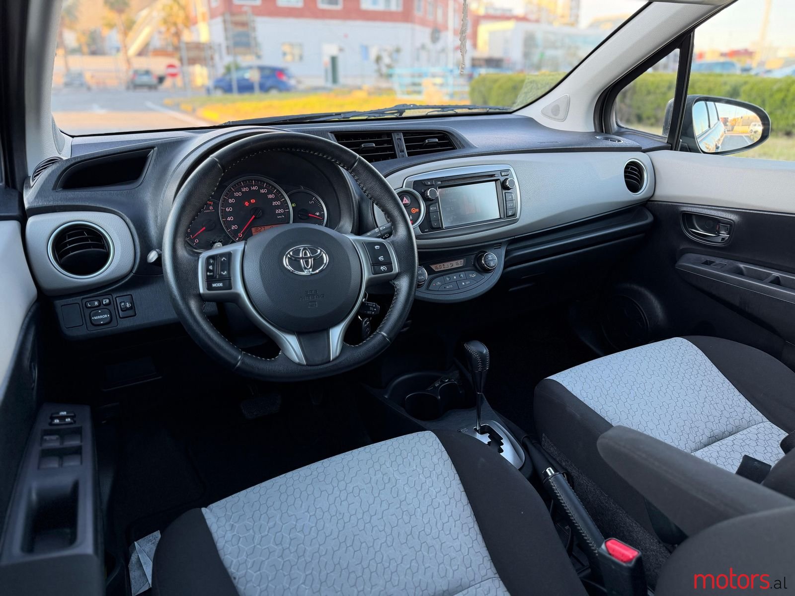2012' Toyota Yaris photo #3