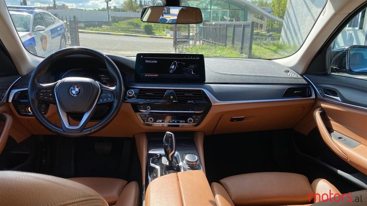 2022' BMW 520 photo #6