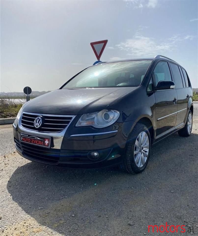 2008' Volkswagen Golf Plus photo #1