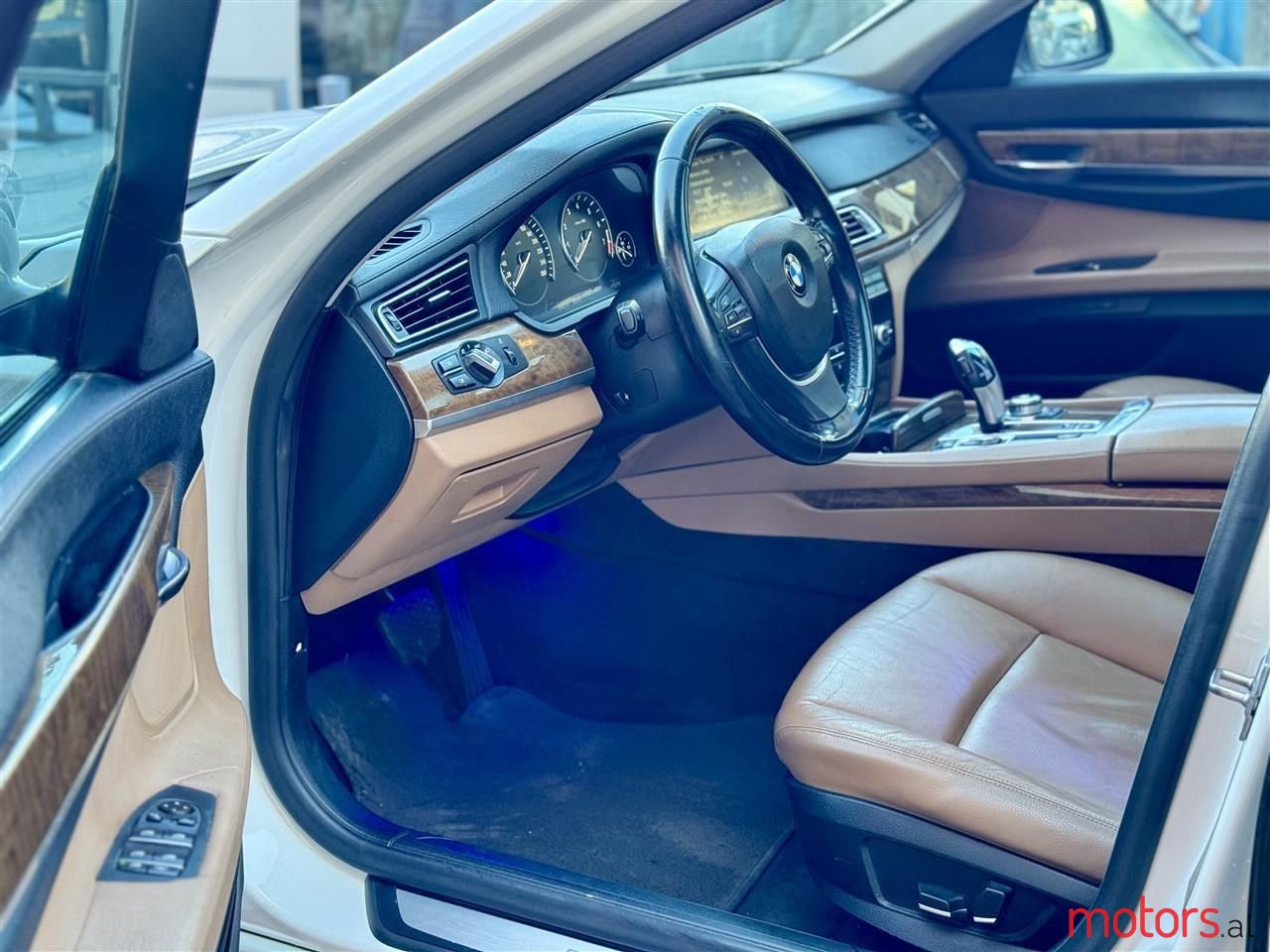 2012' BMW 730 photo #5