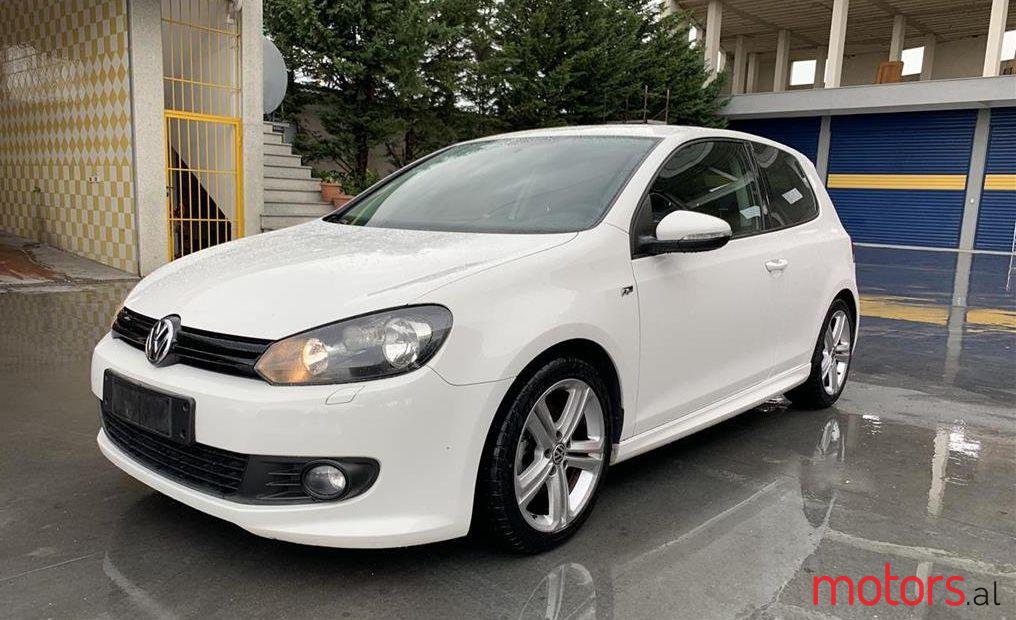 2011' Volkswagen Golf photo #1