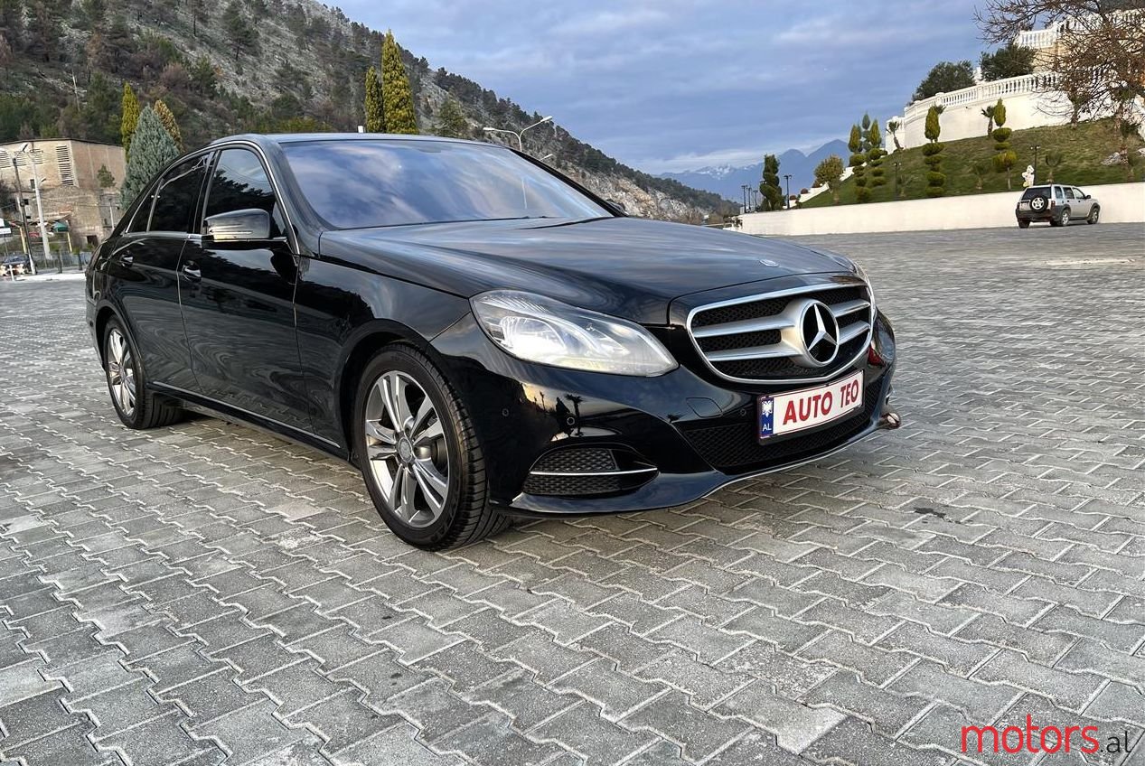 2013' Mercedes-Benz E 220 photo #1