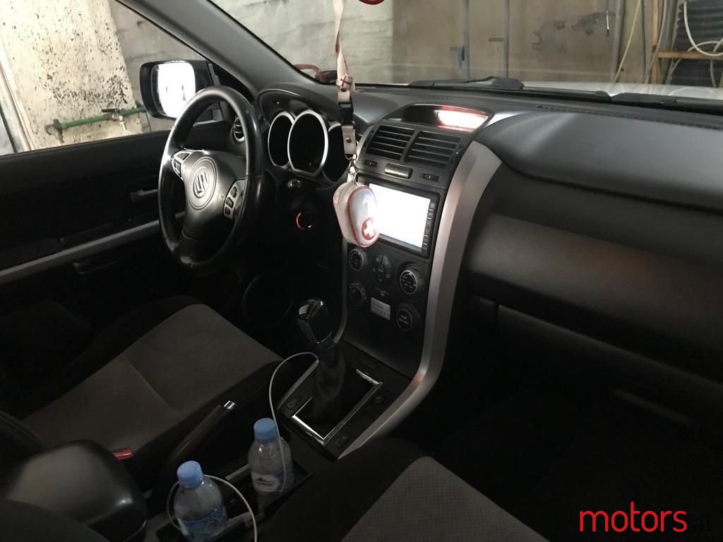 2009' Suzuki Grand Vitara photo #5