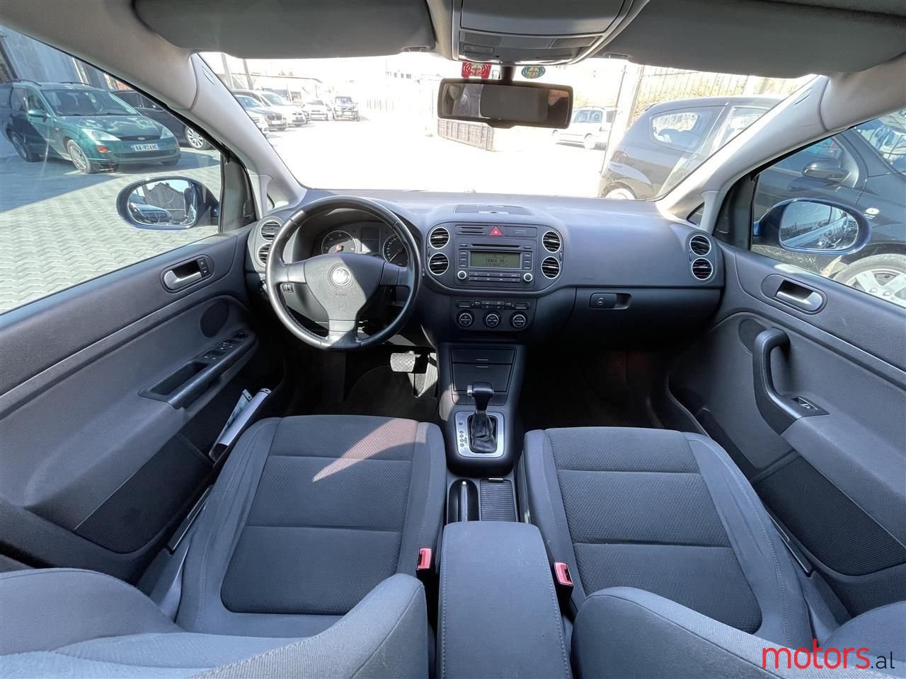 2005' Volkswagen Golf photo #3