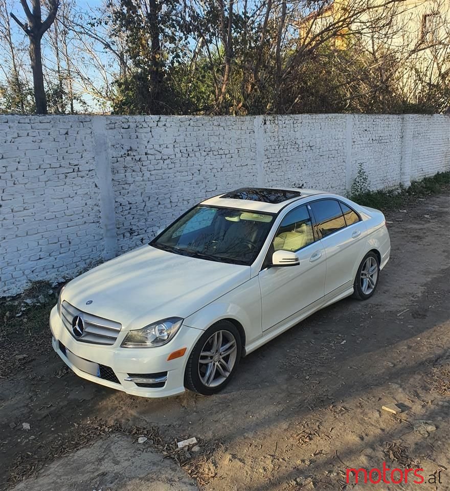 2012' Mercedes-Benz C 300 photo #2