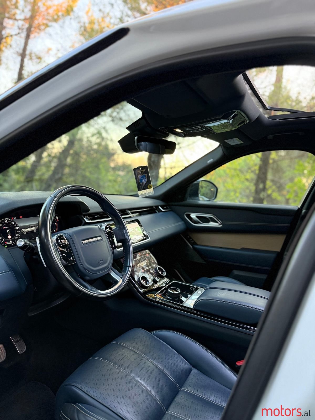 2019' Land Rover Range Rover Velar photo #3