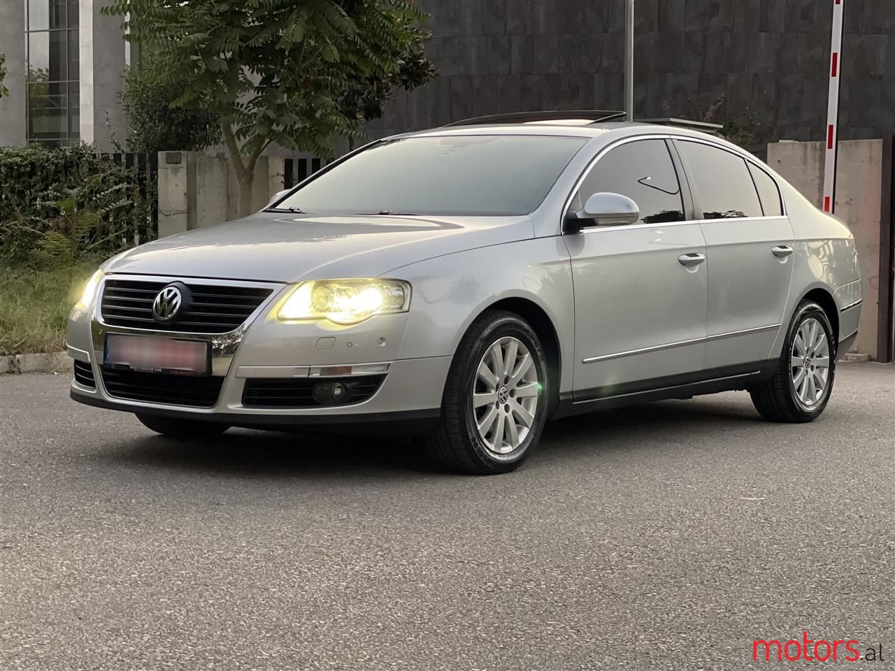 2010' Volkswagen Passat photo #4