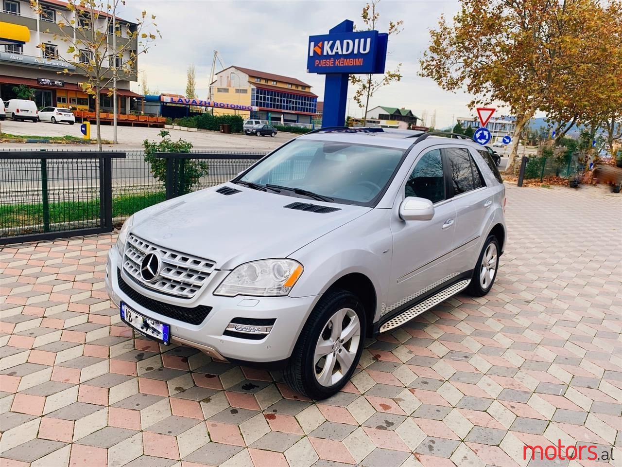 2010' Mercedes-Benz ML 320 photo #4