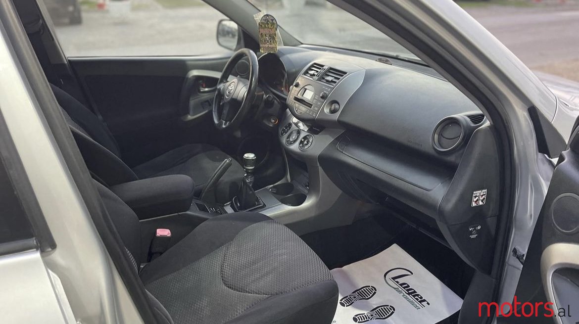 2006' Toyota RAV4 photo #2