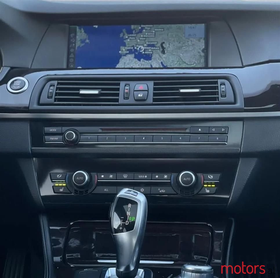 2011' BMW 528 photo #6