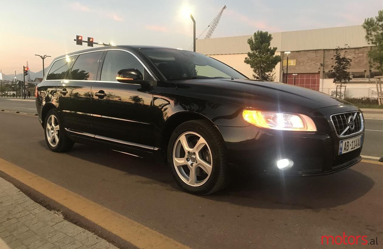 2012' Volvo V70 photo #1