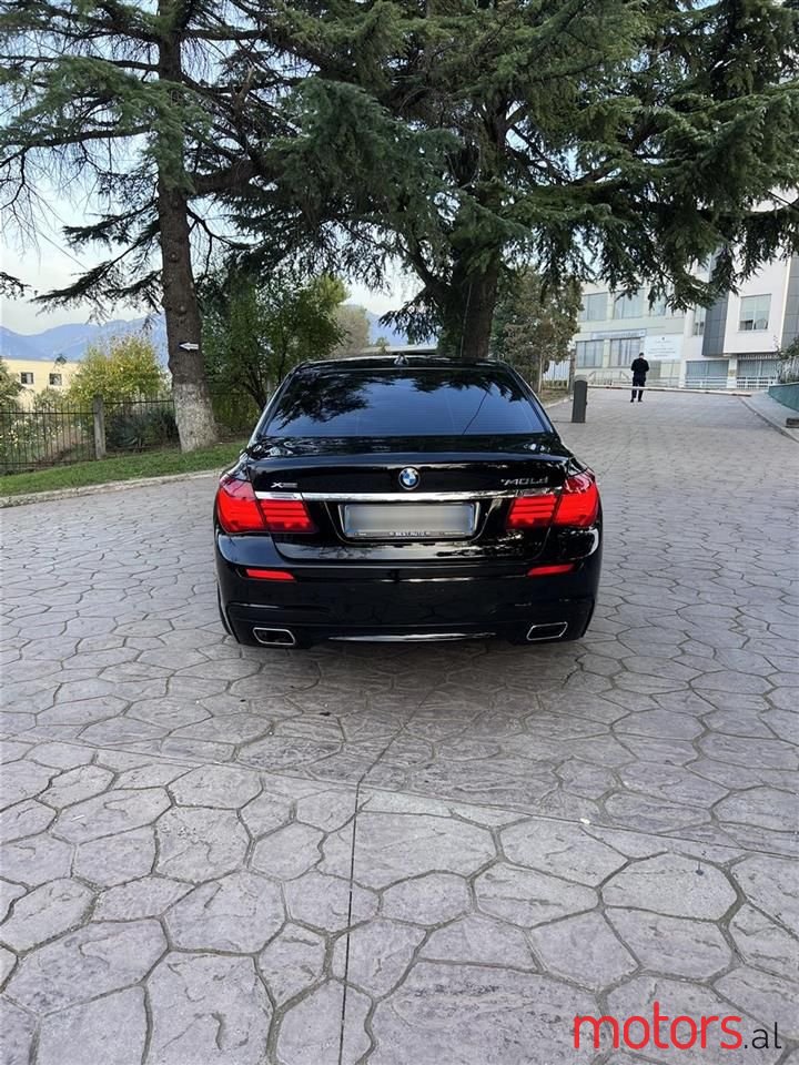 2015' BMW 740 photo #6