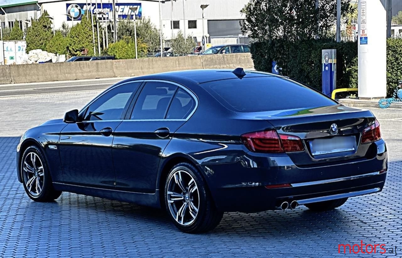 2011' BMW 530 photo #4