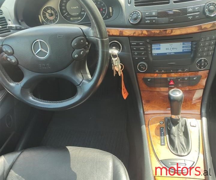 2008' Mercedes-Benz E 200 photo #5