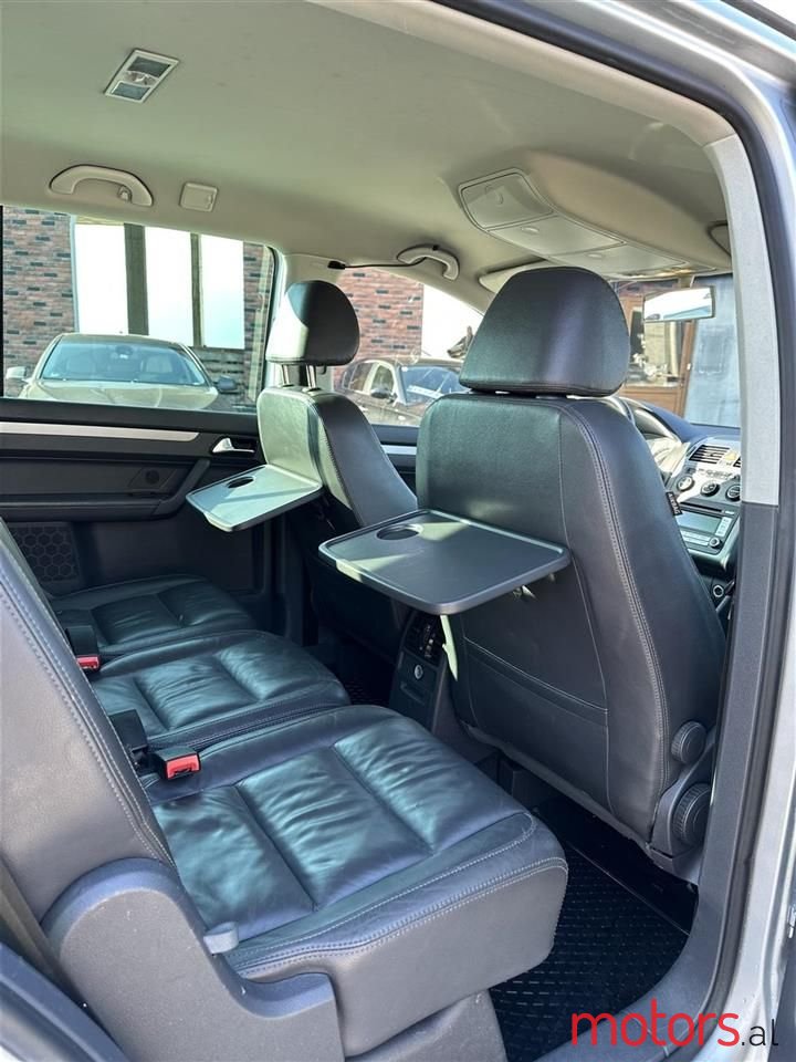 2007' Volkswagen Touran photo #2