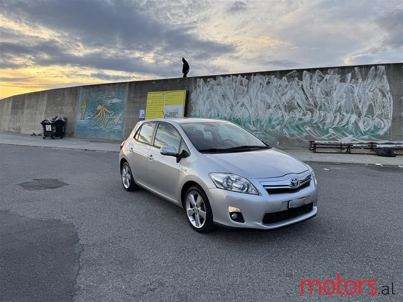 2011' Toyota Auris photo #3