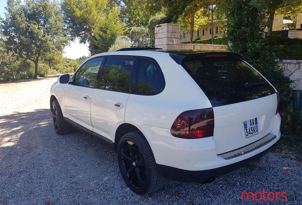 2005' Porsche Cayenne photo #2