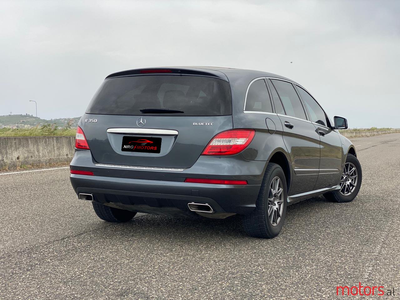 2012' Mercedes-Benz R 350 photo #4