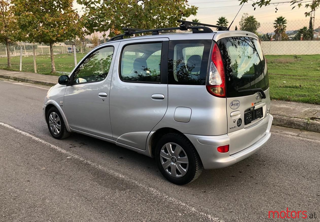 2006' Toyota Yaris photo #1