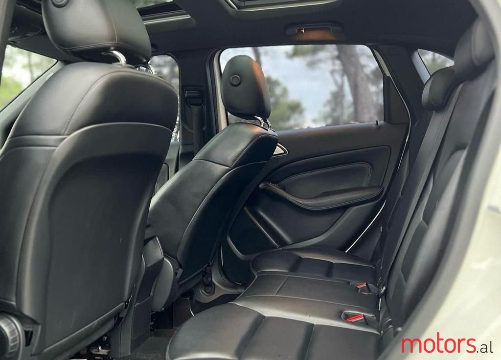 2013' Mercedes-Benz B 180 photo #3