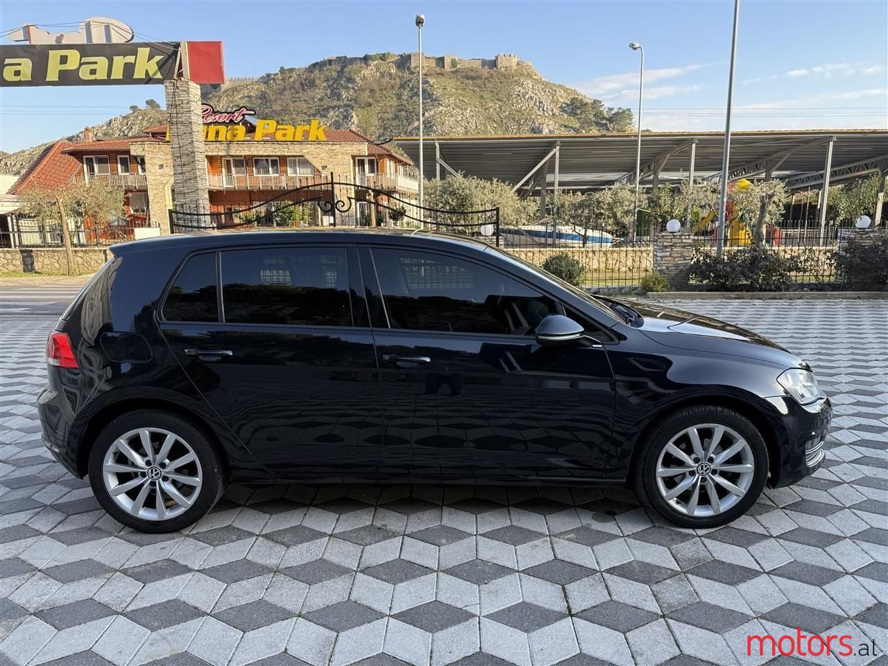 2015' Volkswagen Golf photo #2