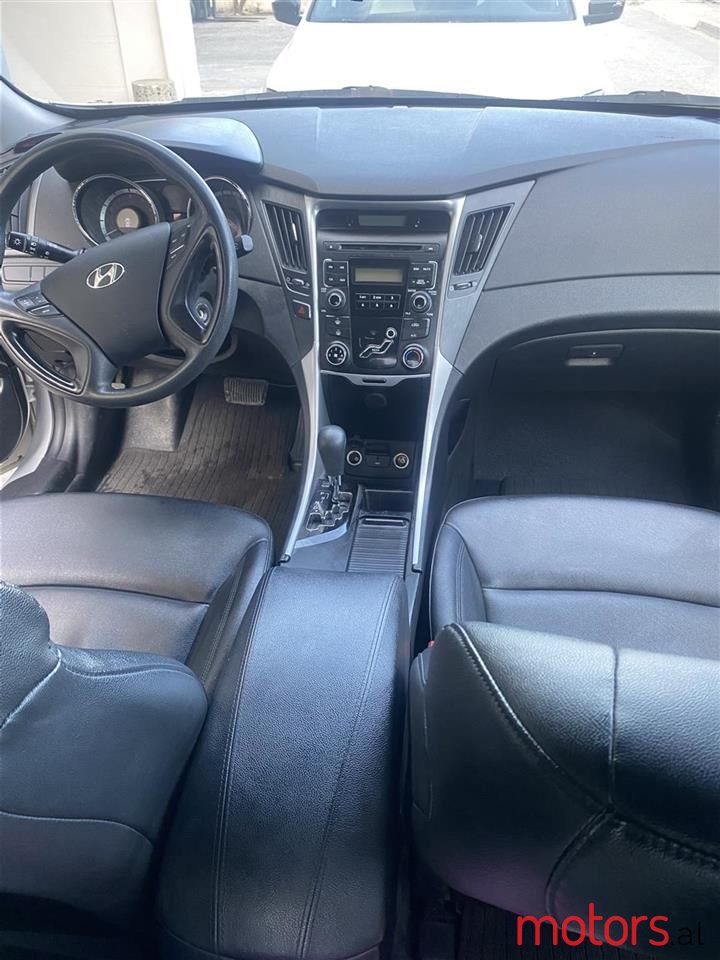2011' Hyundai Sonata photo #5