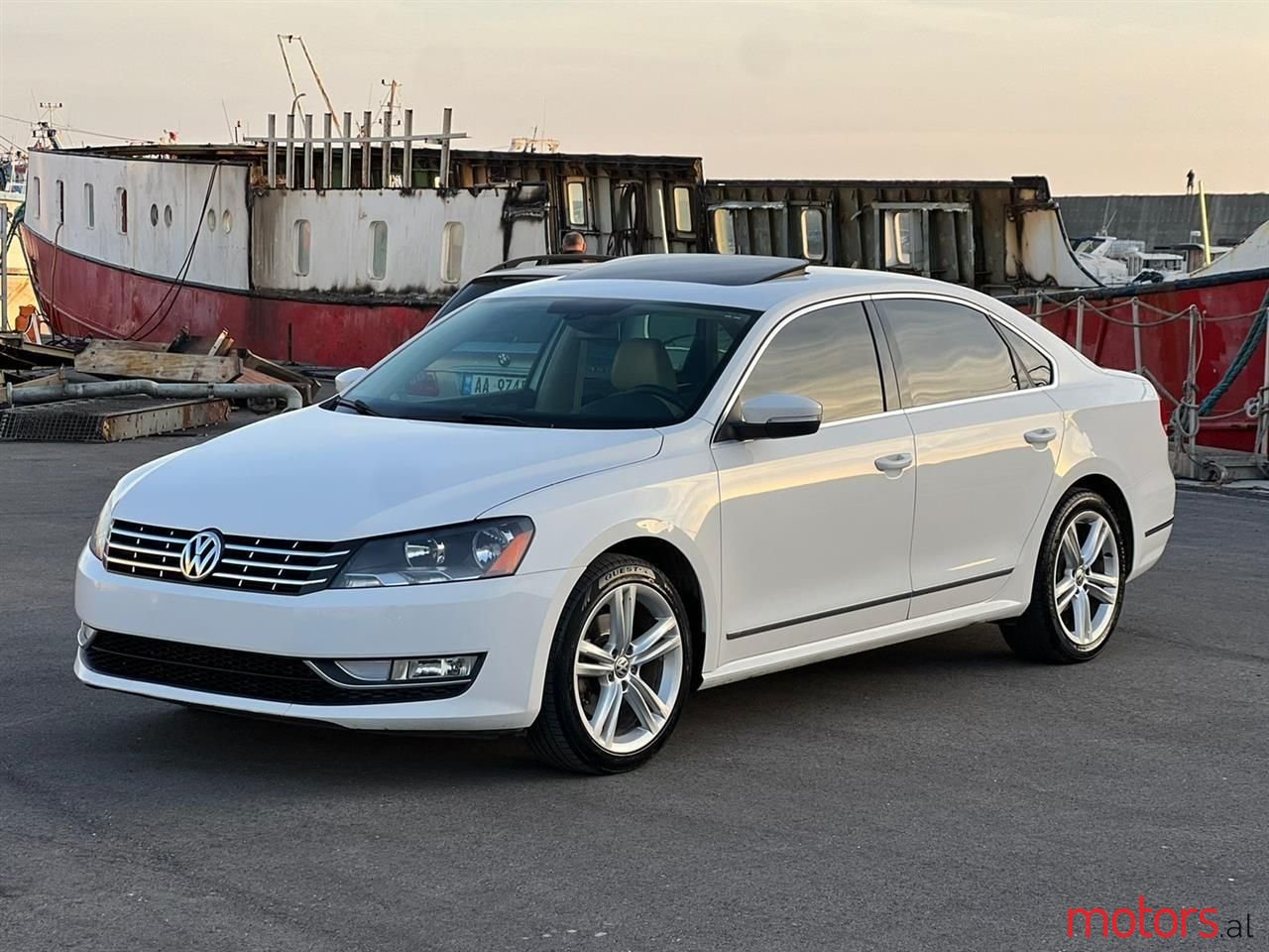 2013' Volkswagen Passat photo #2