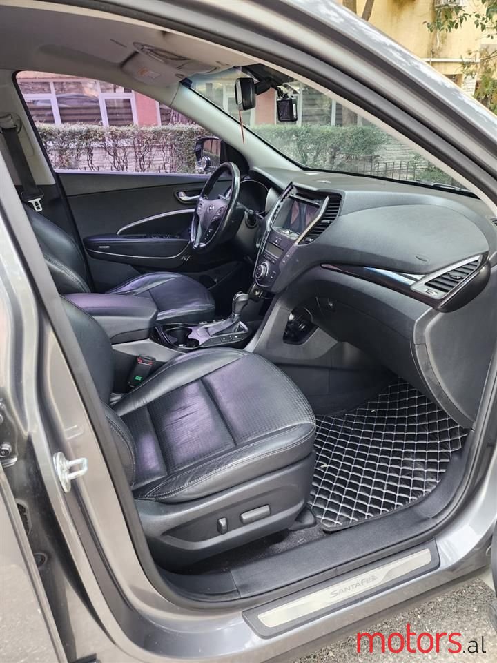 2013' Hyundai Santa Fe photo #4