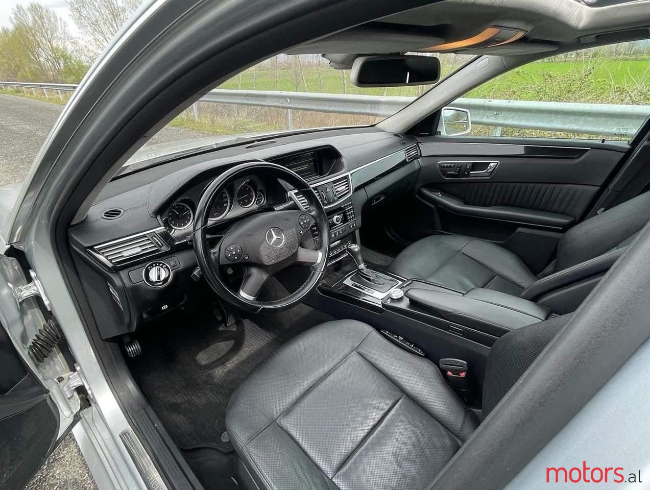 2010' Mercedes-Benz E 250 photo #3