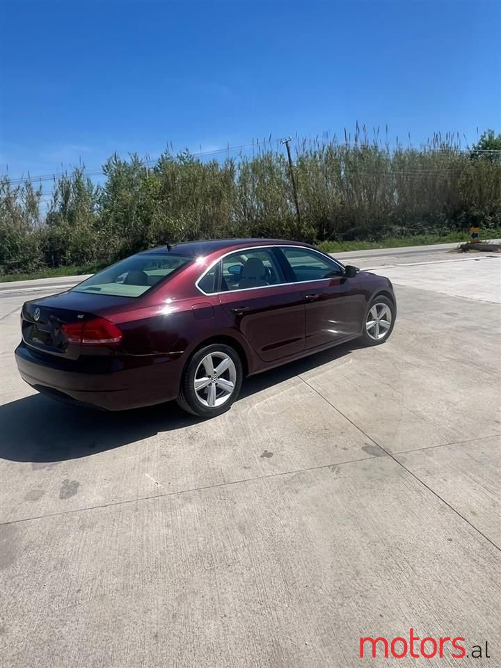 2012' Volkswagen Passat photo #2