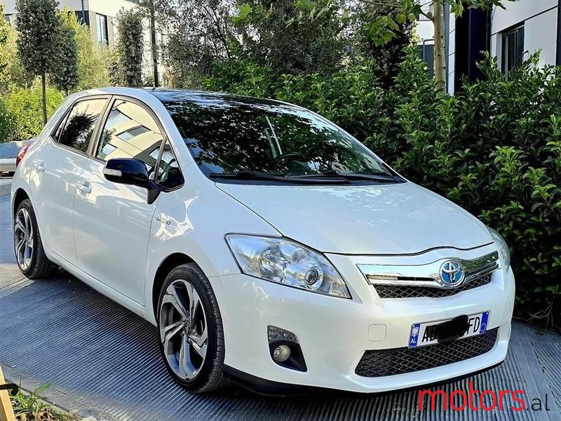 2011' Toyota Auris photo #1