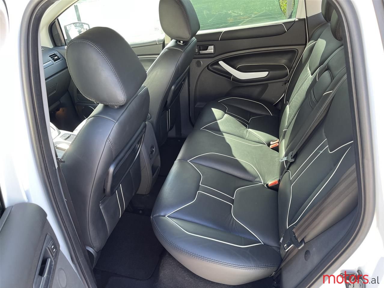 2011' Ford Kuga photo #6