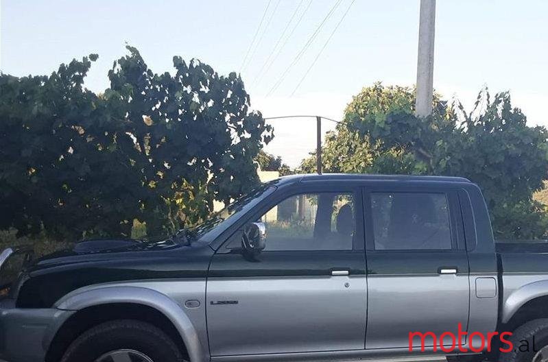 2001' Mitsubishi L200 photo #1