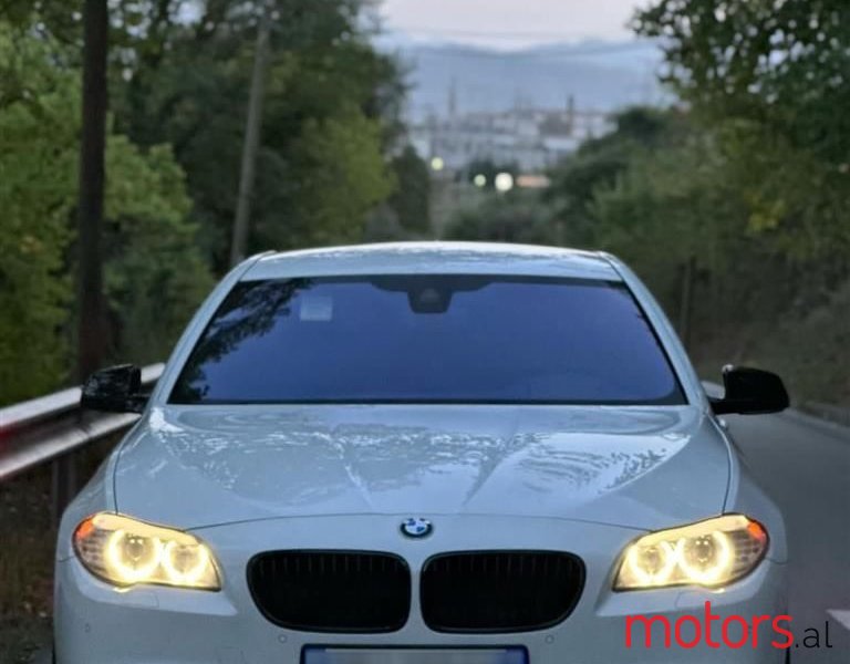 2013' BMW 550 photo #1