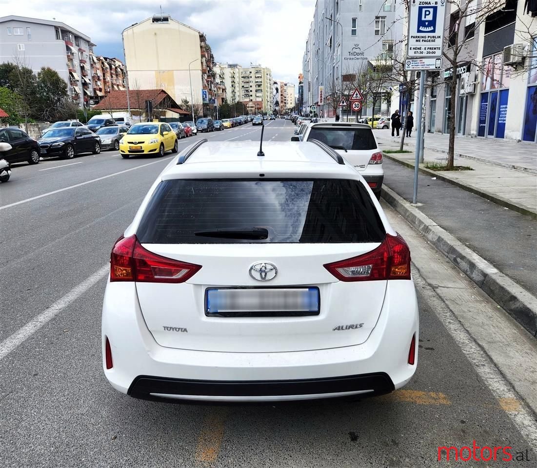 2015' Toyota Auris photo #3