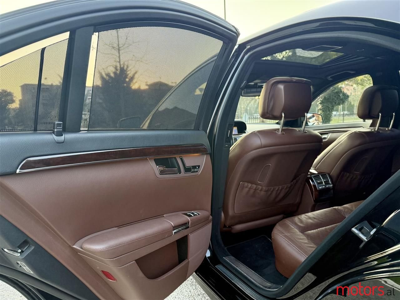 2011' Mercedes-Benz S 350 photo #3