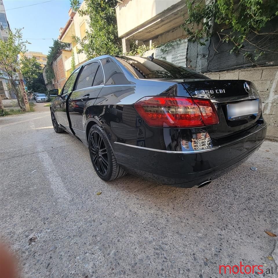 2011' Mercedes-Benz E 350 photo #6