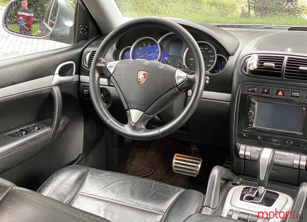 2006' Porsche Cayenne photo #2